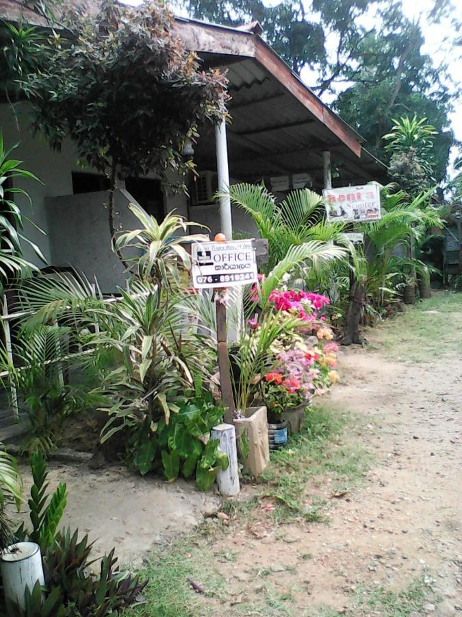 Lotus Inn Tourist Resort Dambulla Esterno foto